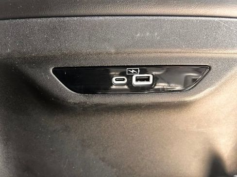 Used 2023 Chrysler Pacifica Touring-L FWD image 16