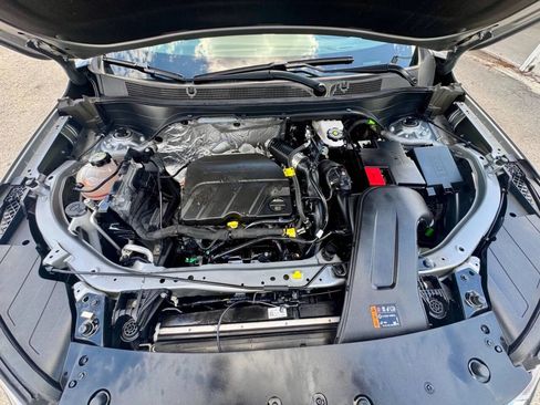 Used 2025 Chevrolet Trax LT FWD image 12