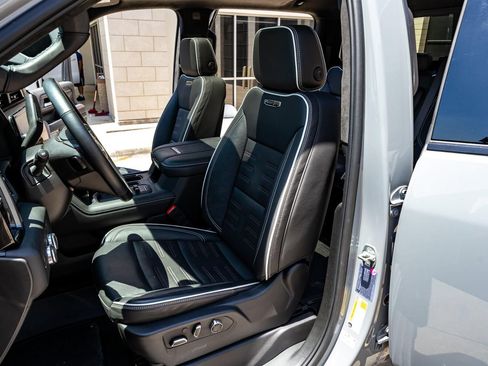 Used 2025 GMC Sierra 2500 AT4X AWD/4WD image 25