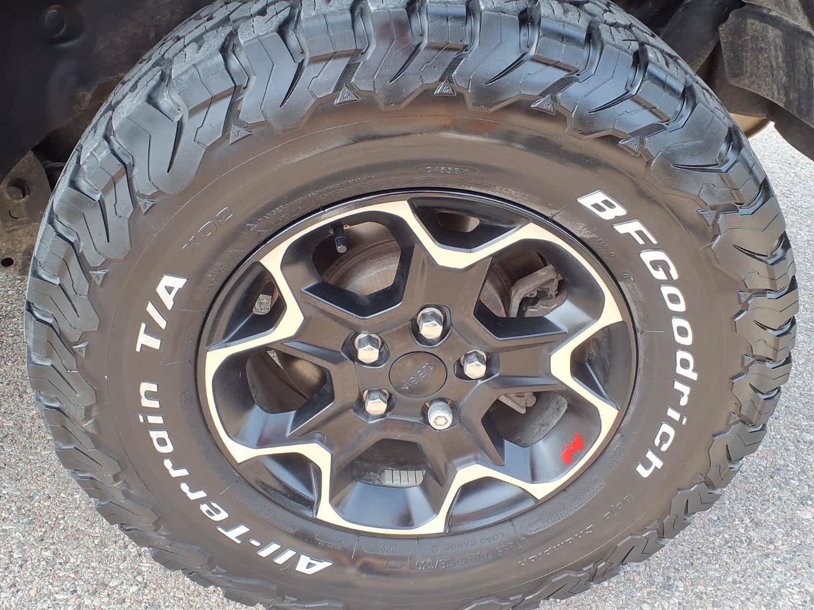 Used 2023 Jeep Wrangler Unlimited Rubicon w/ Cold Weather Group AWD/4WD image 9