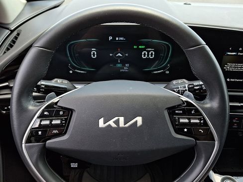 Certified 2023 Kia Niro EX FWD image 20