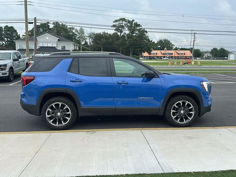 Used 2025 GMC Terrain Elevation w/ Elevation Premium Package AWD/4WD image 4