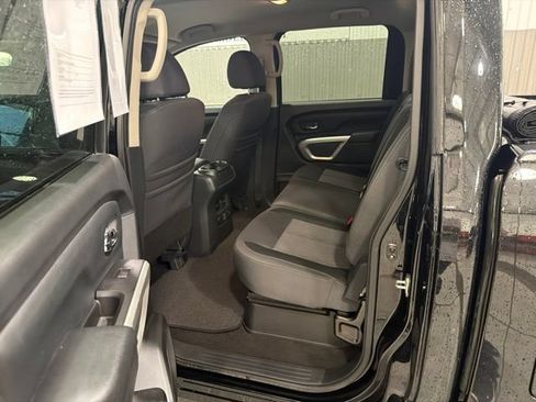Used 2020 Nissan Titan SV w/ SV Convenience Package AWD/4WD image 9
