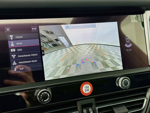 Certified 2026 Porsche Macan AWD/4WD image 15