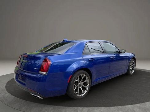Used 2018 Chrysler 300 Touring w/ Sport Appearance Package image 7