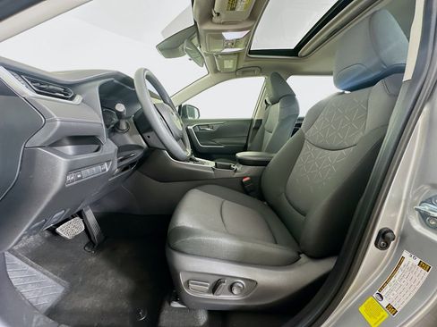 Used 2025 Toyota RAV4 XLE w/ Convenience Package FWD image 13