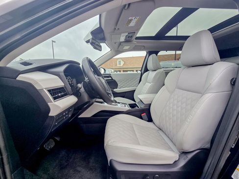 Used 2024 Mitsubishi Outlander SEL image 40