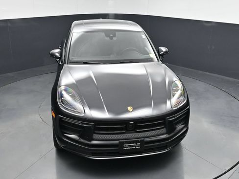 Certified 2025 Porsche Macan AWD/4WD image 23