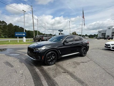Used 2024 BMW X4 xDrive30i AWD/4WD image 3