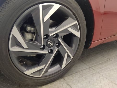 Used 2025 Hyundai Elantra SEL FWD image 31