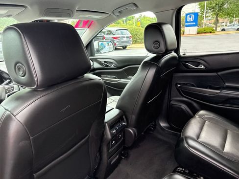 Used 2017 GMC Acadia SLT FWD image 16