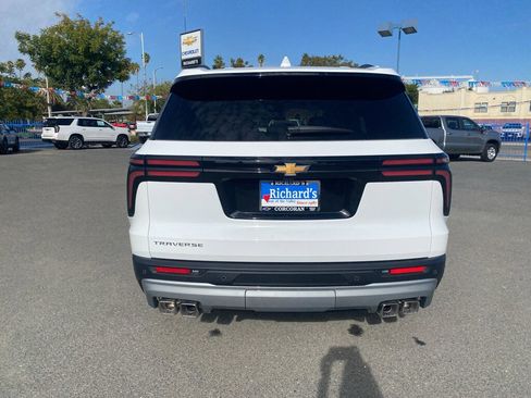 Used 2026 Chevrolet Traverse LT image 14