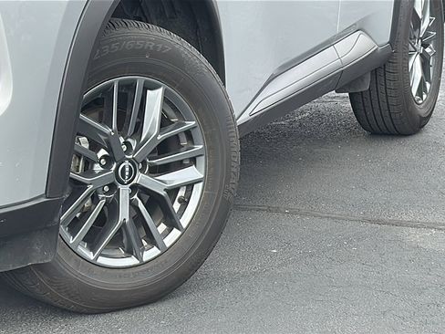 Used 2024 Nissan Rogue S image 3