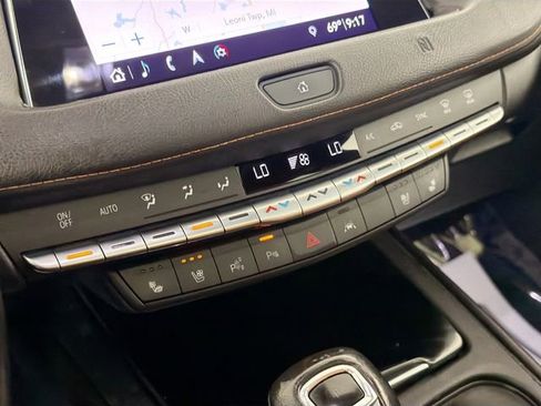 Used 2019 Cadillac XT4 Premium Luxury image 16