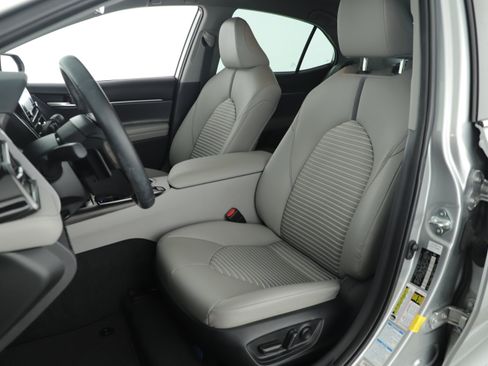 Used 2023 Toyota Camry SE image 8