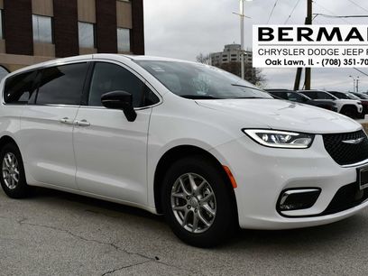 New 2026 Chrysler Pacifica Select