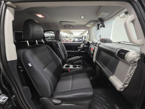 Used 2014 Toyota FJ Cruiser 4WD w/ Upgrade Package image 26