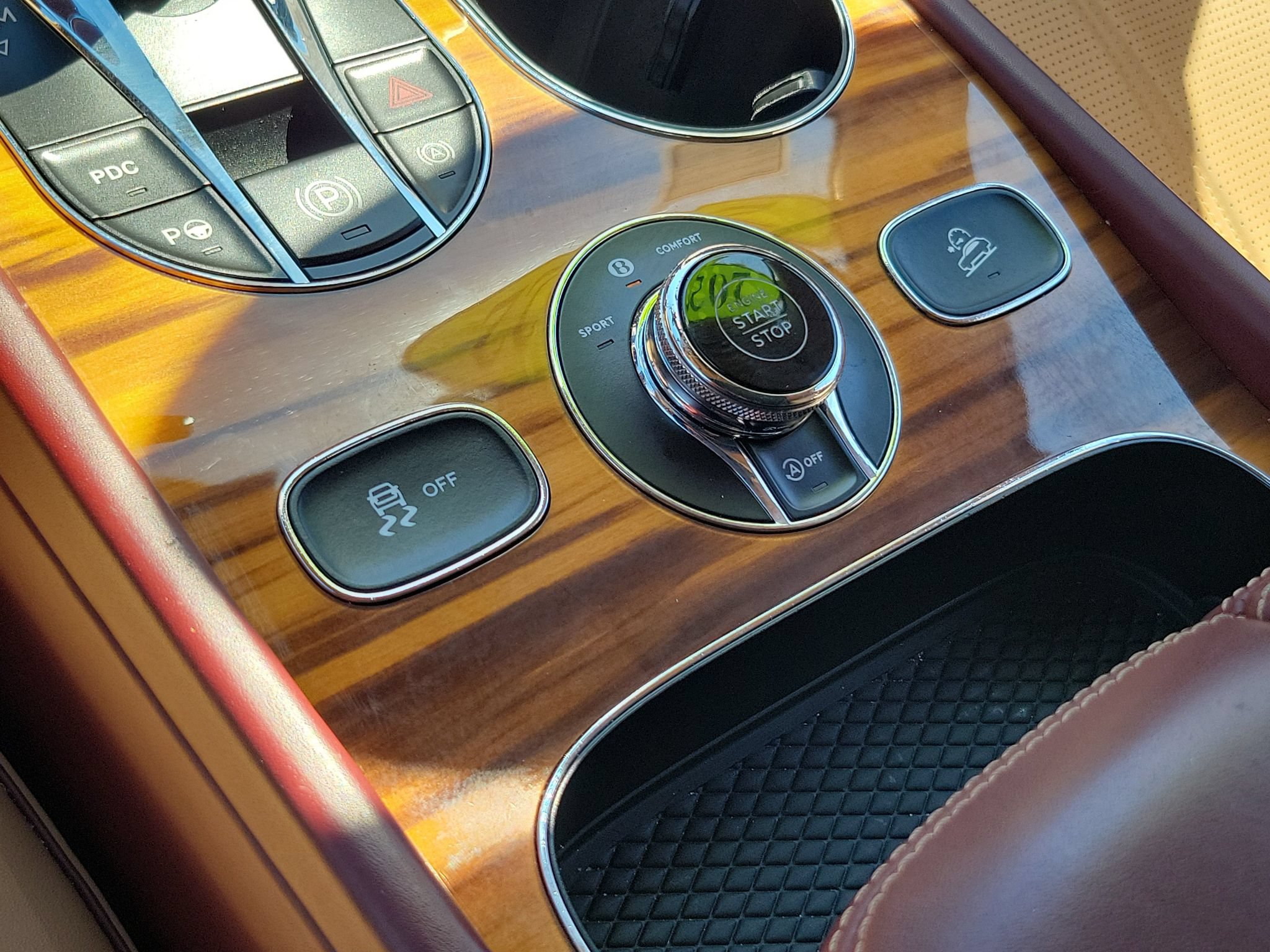 Used 2022 Bentley Bentayga AWD/4WD image 30