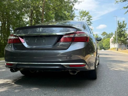 Used 2017 Honda Accord Sport image 5