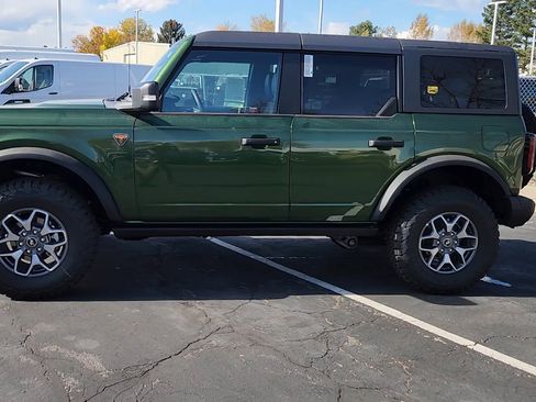 New 2025 Ford Bronco Badlands image 3