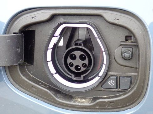 New 2025 Ford Escape SE w/ PHEV Premium Package image 32