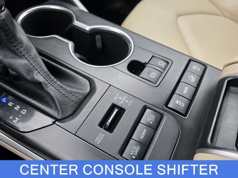 Used 2021 Toyota Highlander XLE image 19