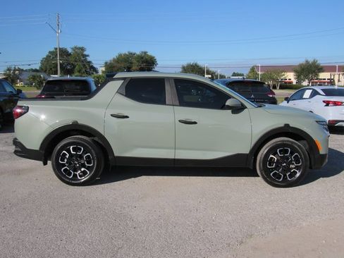 Used 2023 Hyundai Santa Cruz SE image 3