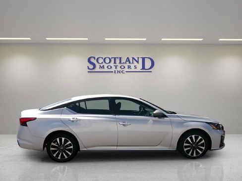 Used 2024 Nissan Altima 2.5 SV FWD image 5