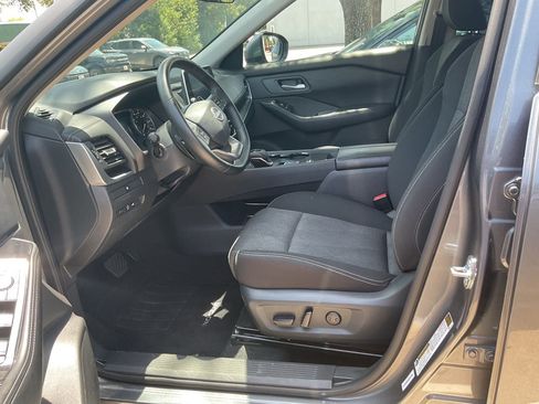 Used 2025 Nissan Rogue SV FWD image 8