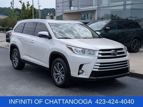 Used 2019 Toyota Highlander XLE AWD/4WD image 2