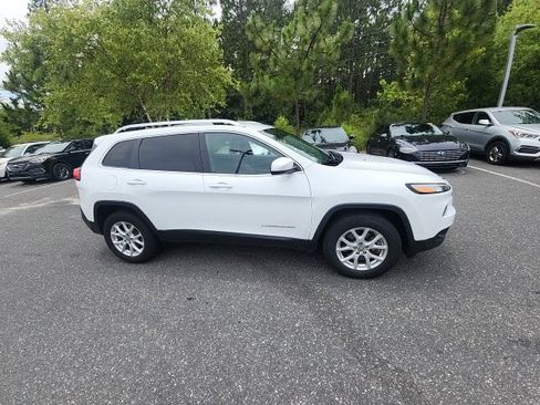 Used 2017 Jeep Cherokee Latitude w/ True North Edition AWD/4WD image 14