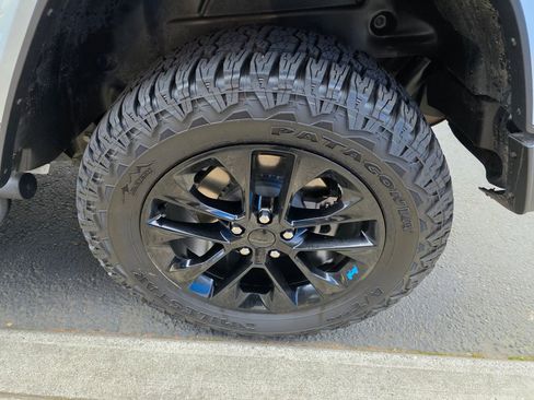 Used 2023 Jeep Wrangler Unlimited Sahara image 9