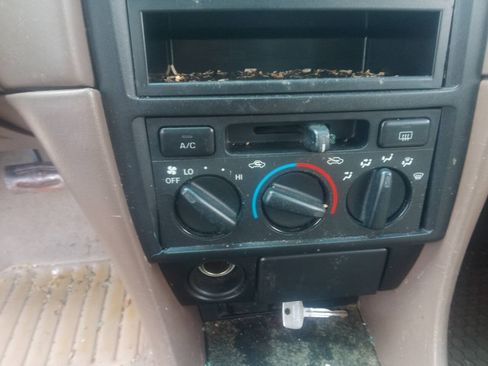 Used 1998 Toyota Camry LE FWD image 38
