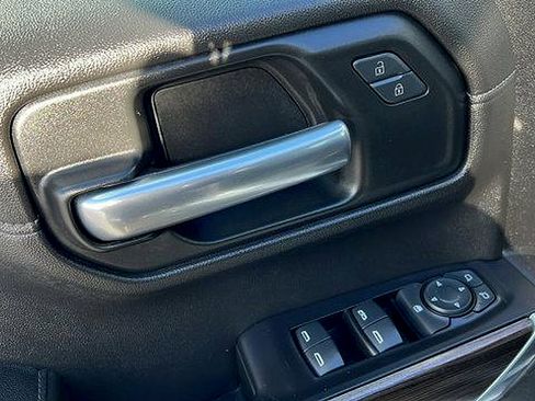 Used 2019 Chevrolet Silverado 1500 LT Trail Boss image 18