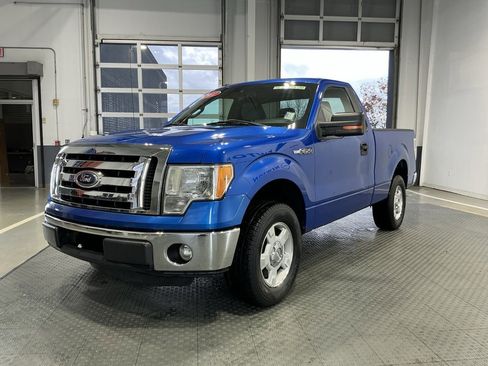 Used 2011 Ford F150 XLT w/ XLT Convenience Pkg image 2