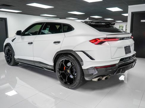 Used 2023 Lamborghini Urus Performante AWD/4WD image 3