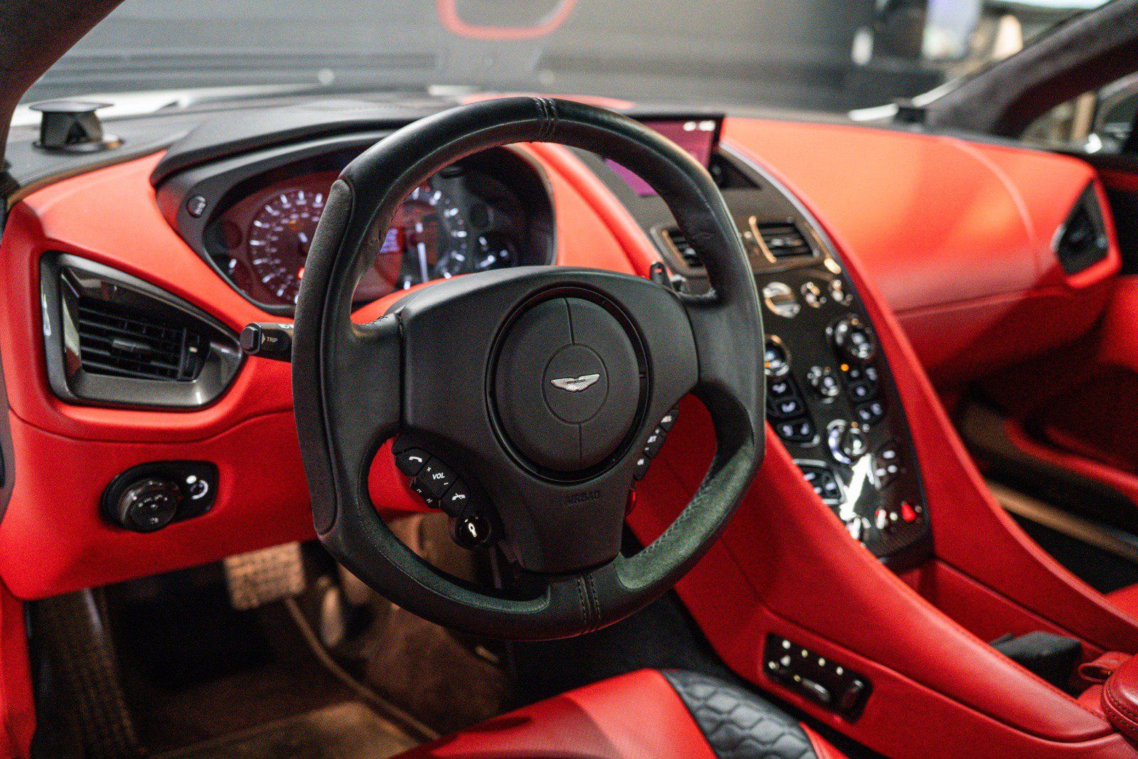 Used 2014 Aston Martin Vanquish Coupe RWD image 6
