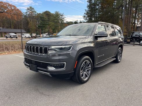 Used 2022 Jeep Wagoneer Series III image 2