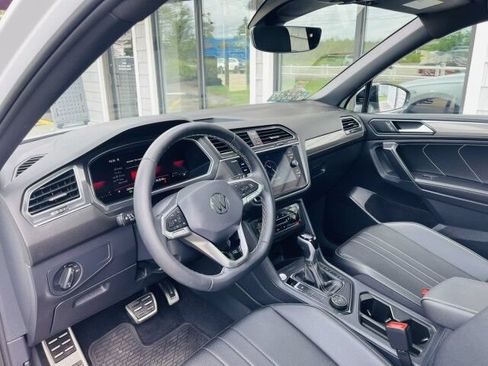 Used 2023 Volkswagen Tiguan SE R-Line AWD/4WD image 8