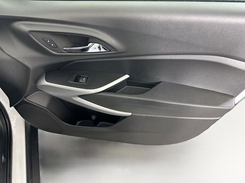 Used 2025 Chevrolet Trax LS image 30