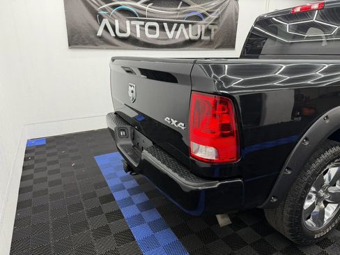Used 2017 RAM 1500 Express AWD/4WD image 3