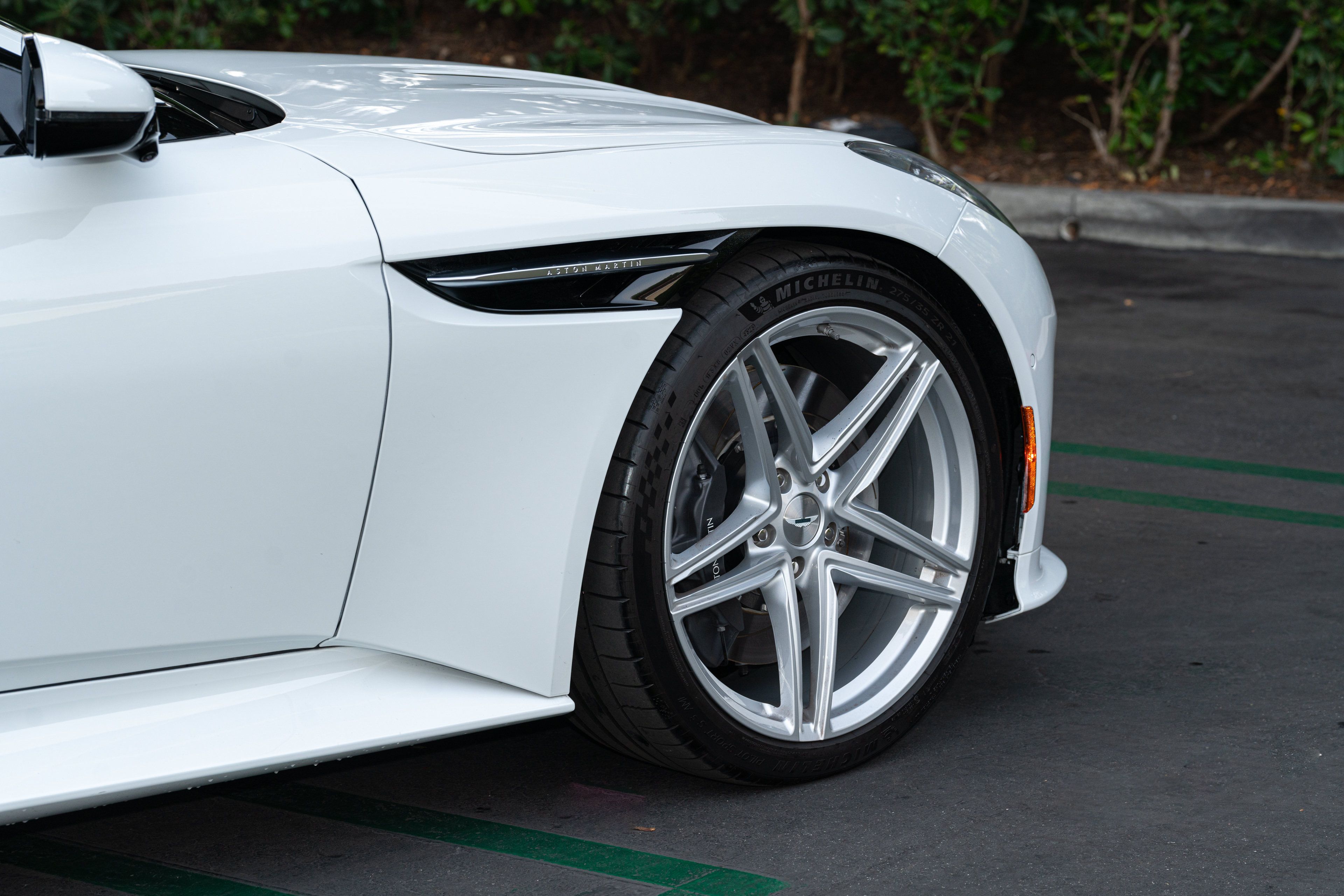 Used 2024 Aston Martin DB12 Coupe RWD image 8