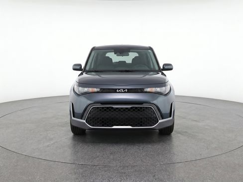 Used 2025 Kia Soul LX w/ LX Technology Package FWD image 2