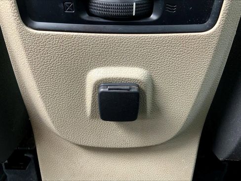 Used 2017 Ford Escape SE image 34