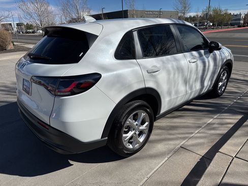 Used 2025 Honda HR-V LX image 5