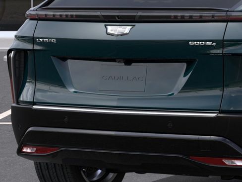 New 2026 Cadillac Lyriq Signature Luxury AWD/4WD image 14