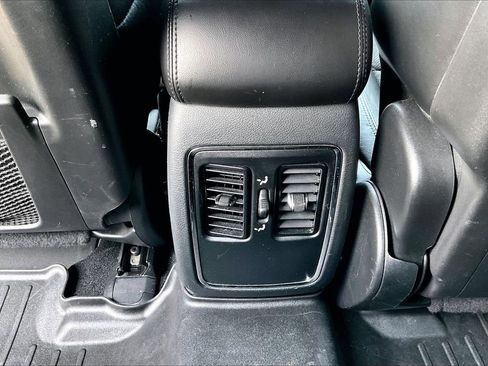 Used 2019 Jeep Grand Cherokee Laredo w/ Laredo X Package AWD/4WD image 16