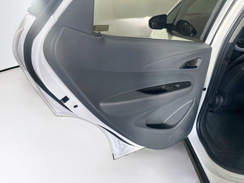 Used 2019 Chevrolet Bolt Premier w/ Infotainment Package FWD image 25