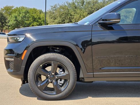New 2025 Jeep Grand Cherokee L Limited w/ Black Appearance Package image 9