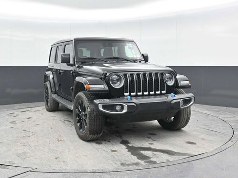 Used 2023 Jeep Wrangler Sahara w/ Cold Weather Group image 6